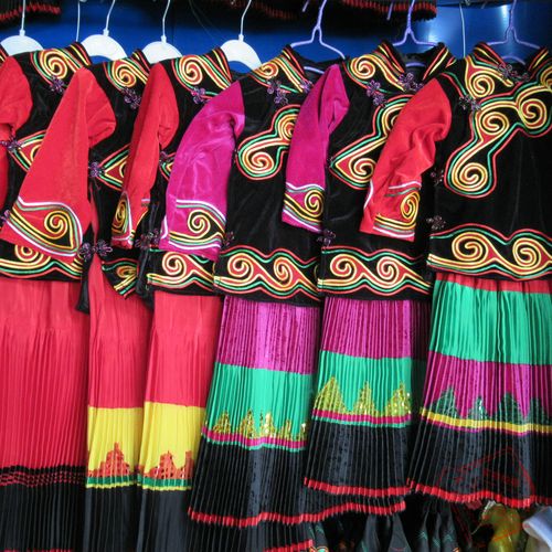 凉山彝族儿童演出服小学生民族衣服裙子彝族女孩服装儿童舞台服饰